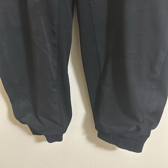 NWT Athleta Brooklyn Lined Black Camo Joggers 12P - Picture 2 of 6